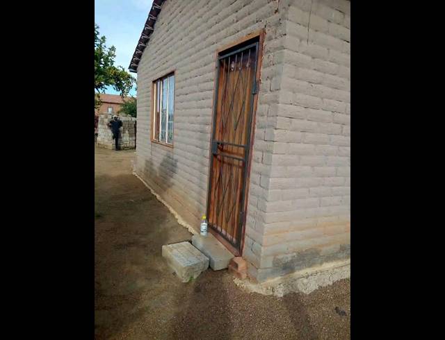 2 BEDROOM HOUSE FOR SALE IN WINTERVELDT WARD 3